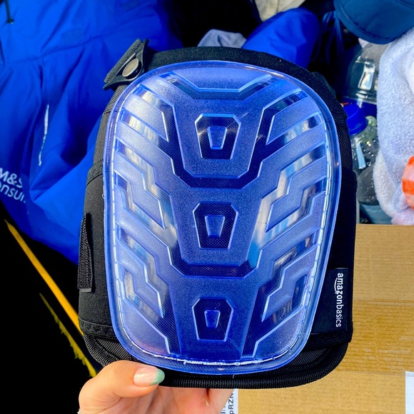Gel Cushion Knee Pads. Brand new, never used. Comes with 2 knee pads. Unisex. - Picture 1 of 4